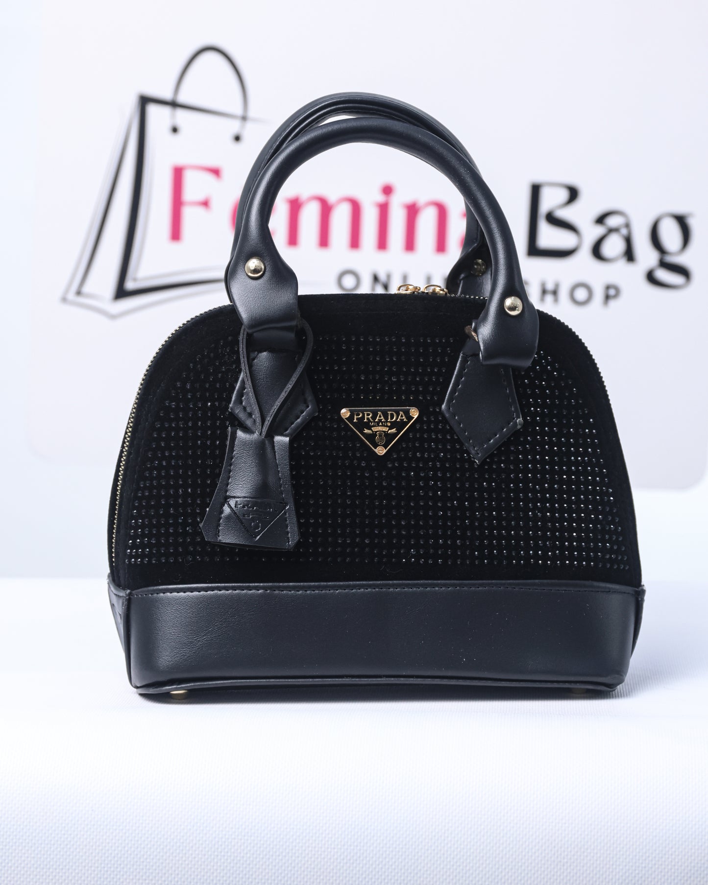 Sac Tendance Noir Avec Design Raffiné Et Brillant